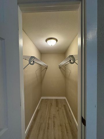 924 W College Street, Springfield, MO 65806