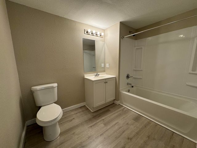 924 W College Street, Springfield, MO 65806