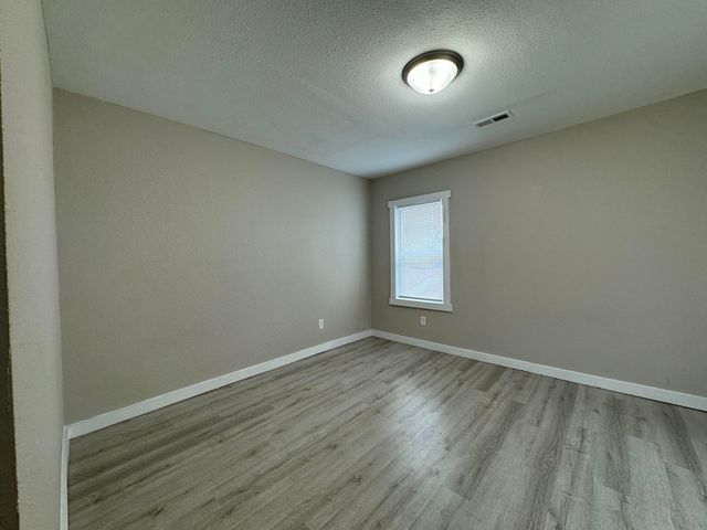 924 W College Street, Springfield, MO 65806