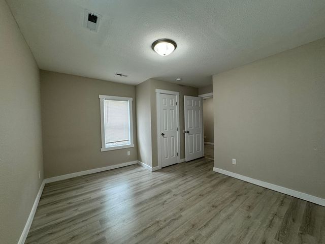 924 W College Street, Springfield, MO 65806