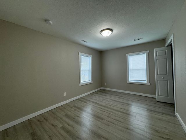 924 W College Street, Springfield, MO 65806