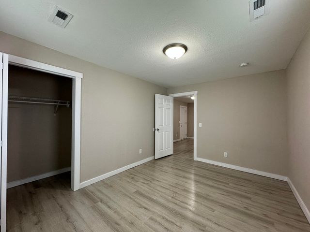 924 W College Street, Springfield, MO 65806