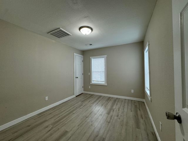 924 W College Street, Springfield, MO 65806