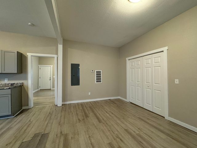 924 W College Street, Springfield, MO 65806