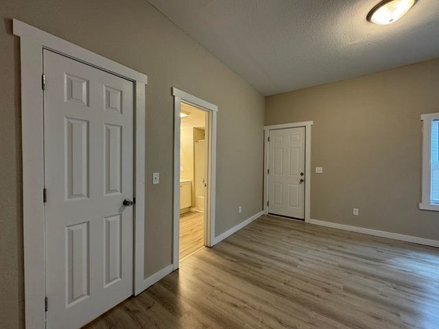 924 W College Street, Springfield, MO 65806