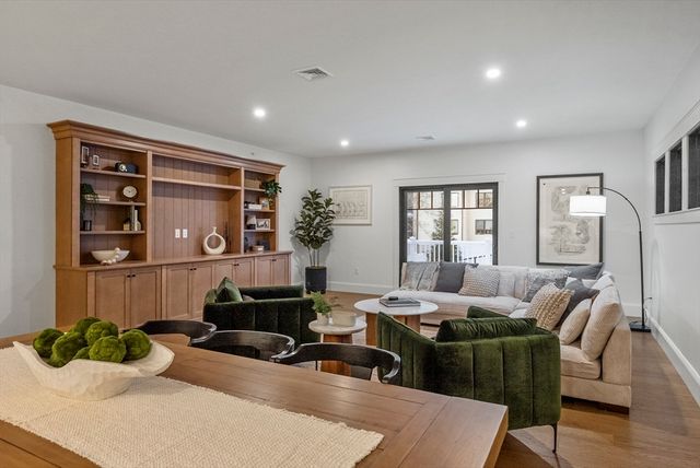 134 Court St 7, Plymouth, MA 02360