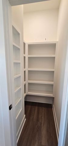 1906 S Lynnrae St, Wichita, KS 67207