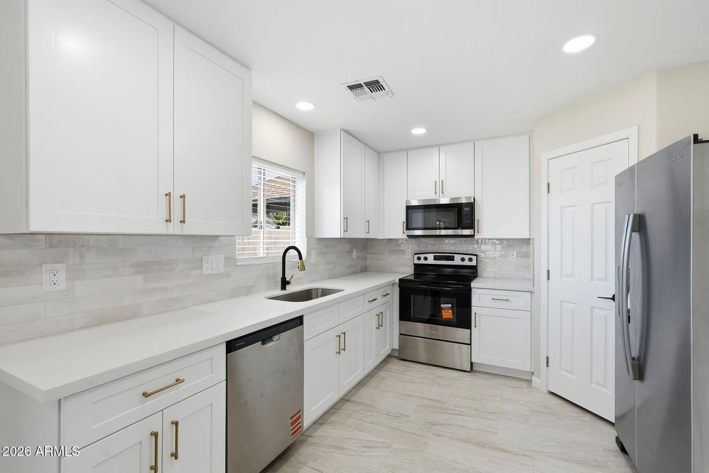 38550 N LA GRANGE Lane, San Tan Valley, AZ 85140 — photo 4