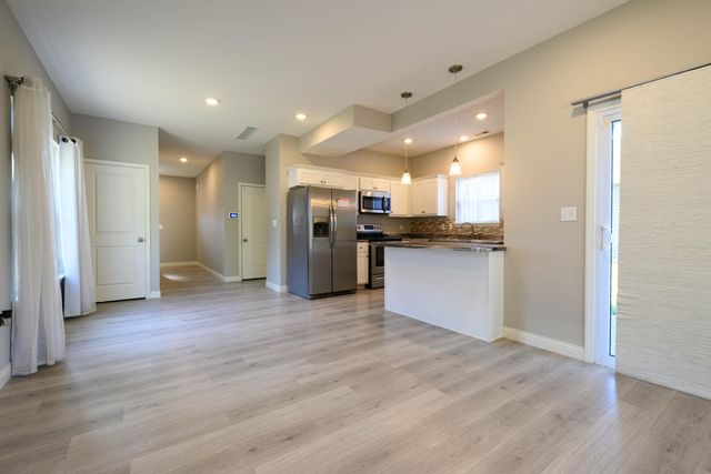 6170 S HUMMINGBIRD LN, Columbia, MO 65201