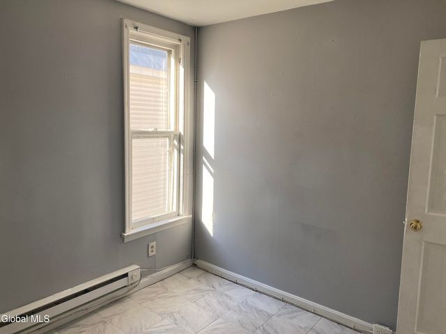 39 Kelton Avenue, Schenectady, NY 12304