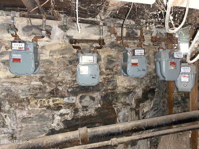 39 Kelton Avenue, Schenectady, NY 12304