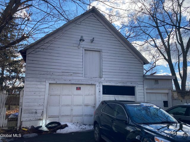 39 Kelton Avenue, Schenectady, NY 12304