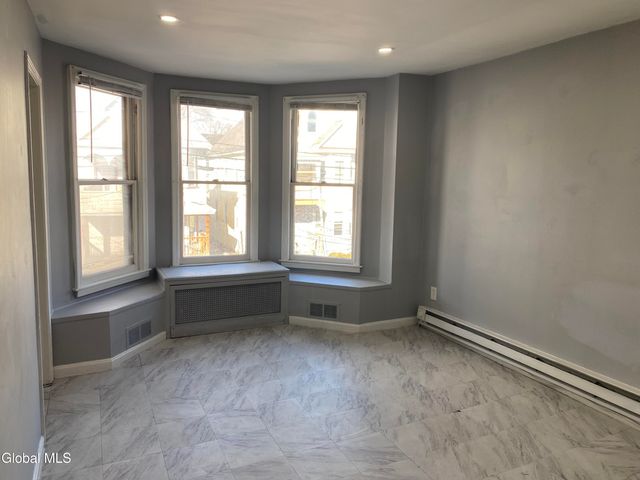 39 Kelton Avenue, Schenectady, NY 12304