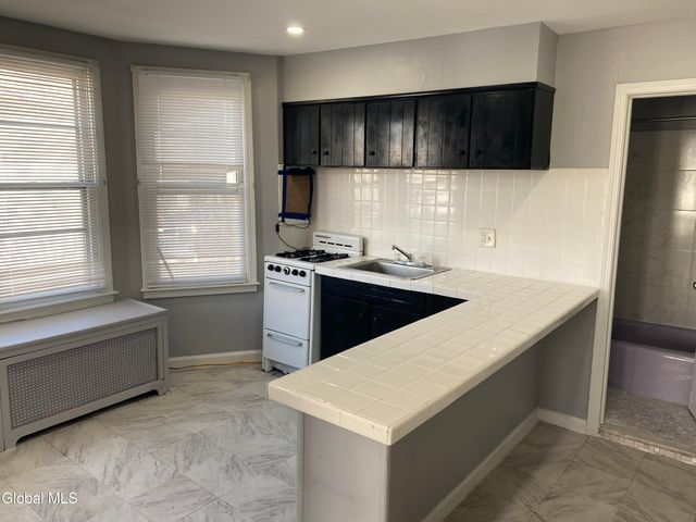 39 Kelton Avenue, Schenectady, NY 12304