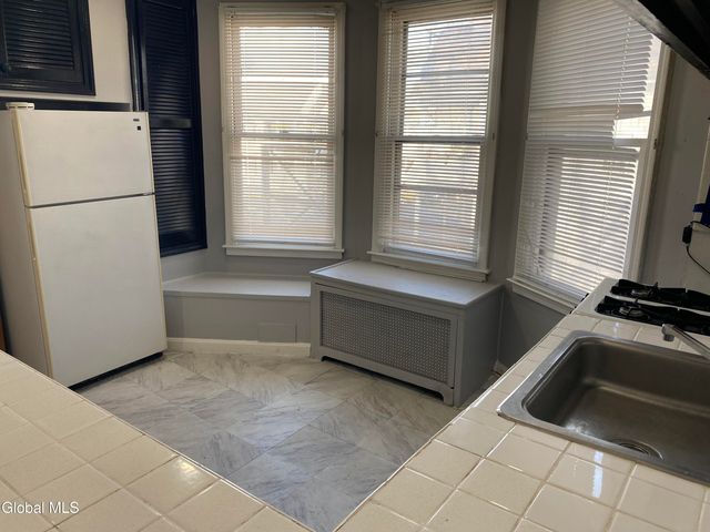 39 Kelton Avenue, Schenectady, NY 12304