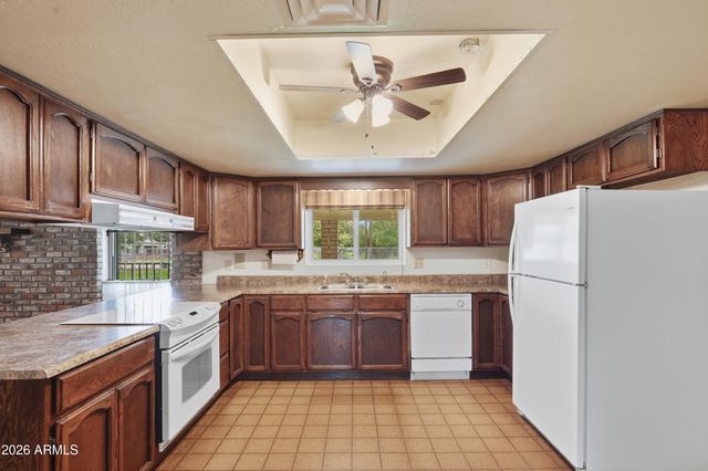 7909 W Country Gables Drive, Peoria, AZ 85381