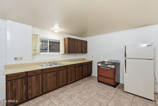7909 W Country Gables Drive, Peoria, AZ 85381