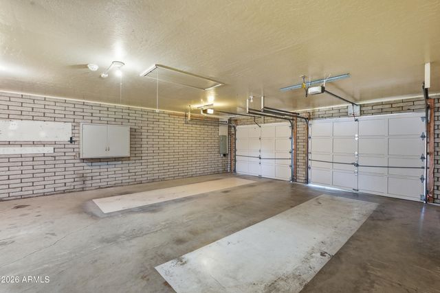 7909 W Country Gables Drive, Peoria, AZ 85381