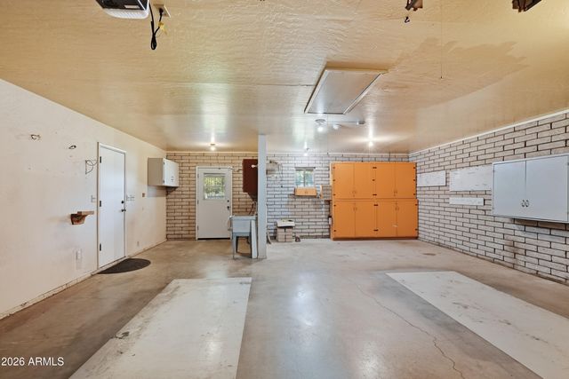 7909 W Country Gables Drive, Peoria, AZ 85381