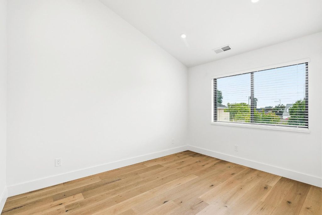 Image 34 of property listing at 321 9th Ave, Out Of Area, CA 95062