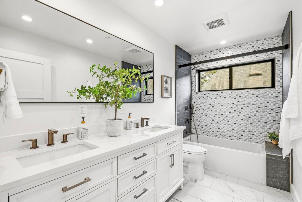 Image 36 of property listing at 321 9th Ave, Out Of Area, CA 95062