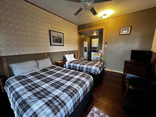 240 N State Rd 35, Alma, WI 54610