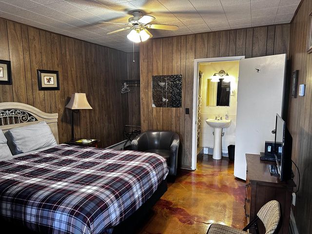 240 N State Rd 35, Alma, WI 54610