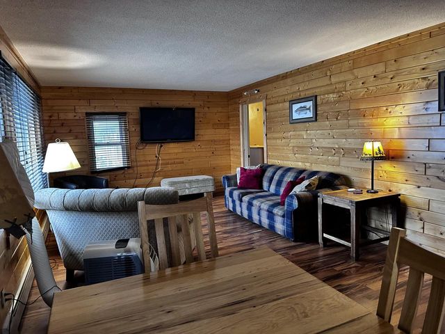 240 N State Rd 35, Alma, WI 54610