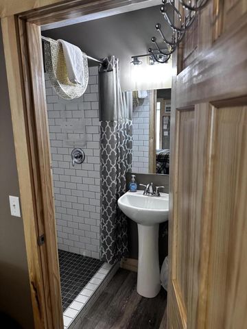 240 N State Rd 35, Alma, WI 54610