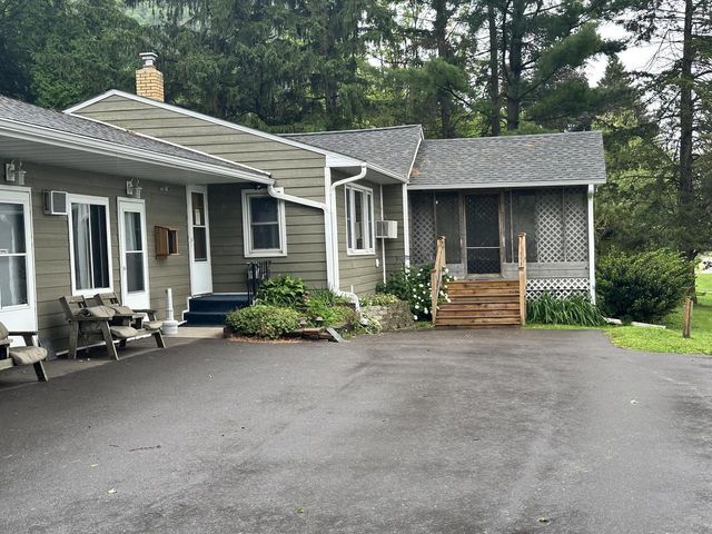 240 N State Rd 35, Alma, WI 54610