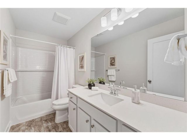 1551 Creekwood Dr, New Richmond, WI 54017