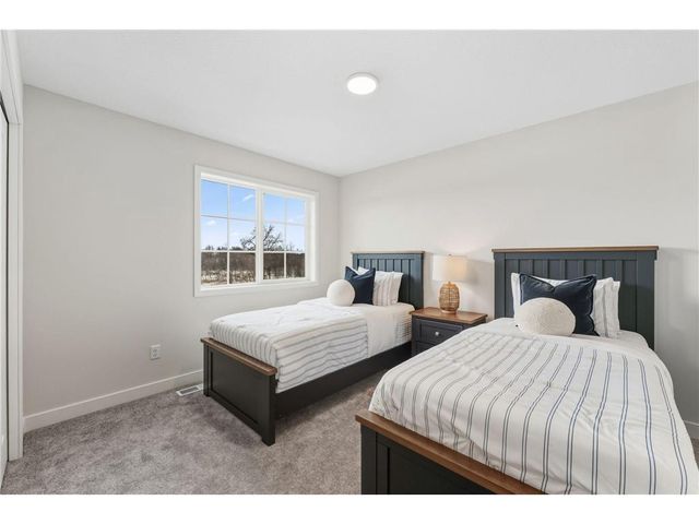 1551 Creekwood Dr, New Richmond, WI 54017