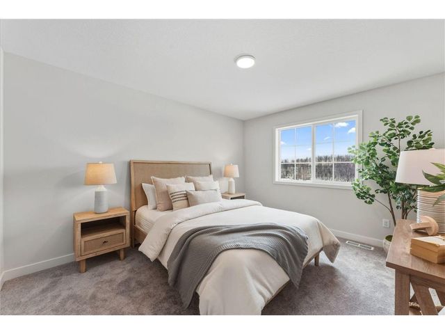 1551 Creekwood Dr, New Richmond, WI 54017