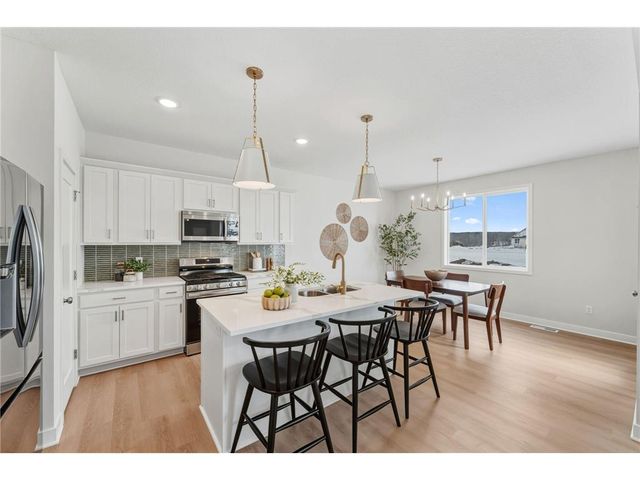 1551 Creekwood Dr, New Richmond, WI 54017