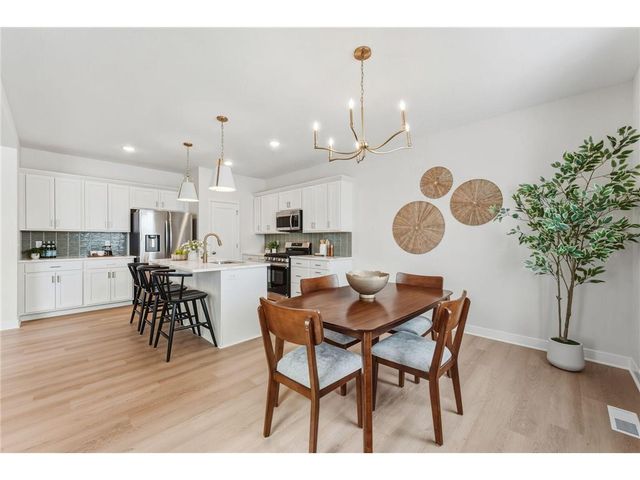 1551 Creekwood Dr, New Richmond, WI 54017