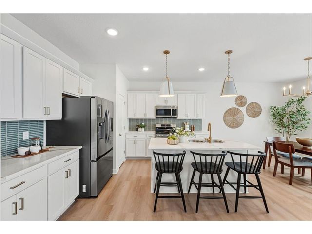 1551 Creekwood Dr, New Richmond, WI 54017