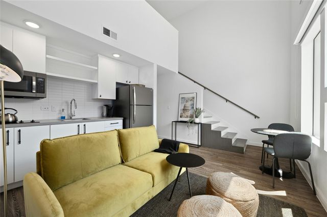 49 Navasota ST 216, Austin, TX 78702