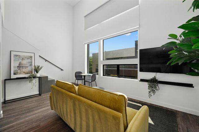 49 Navasota ST 216, Austin, TX 78702