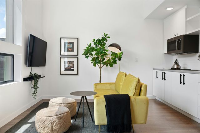 49 Navasota ST 216, Austin, TX 78702