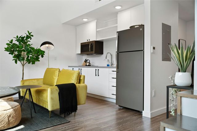 49 Navasota ST 216, Austin, TX 78702