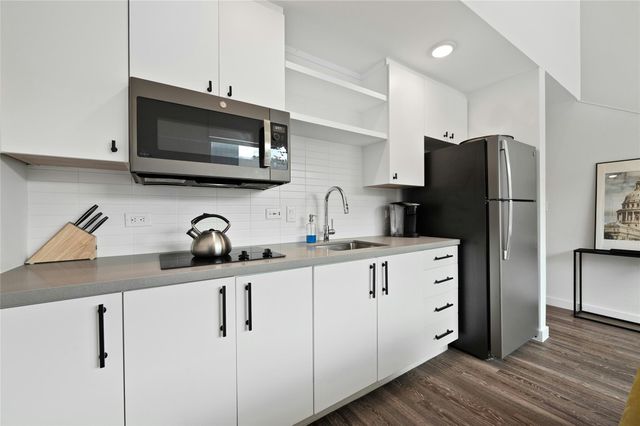 49 Navasota ST 216, Austin, TX 78702