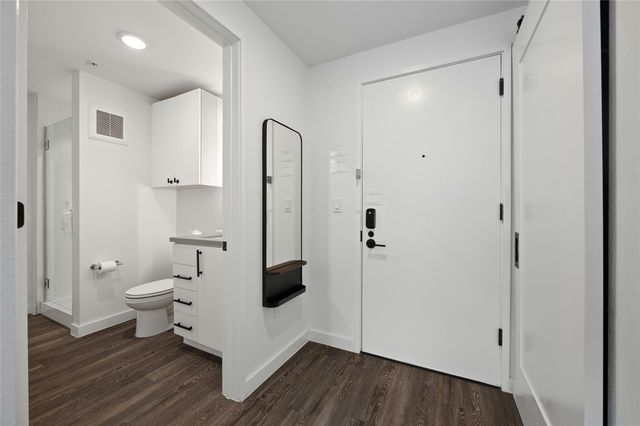 49 Navasota ST 216, Austin, TX 78702