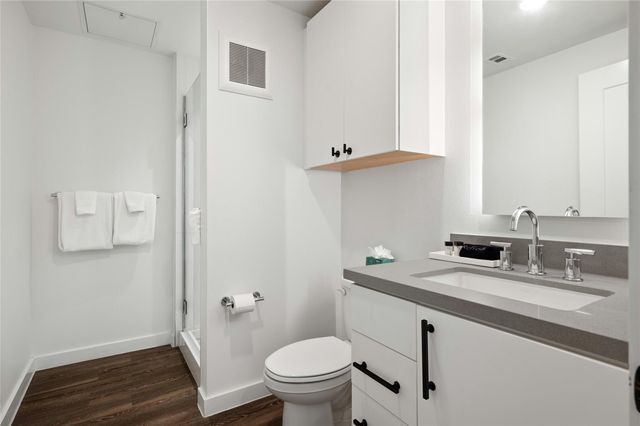 49 Navasota ST 216, Austin, TX 78702