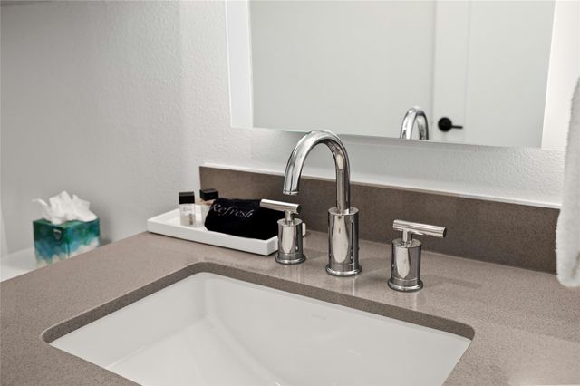 49 Navasota ST 216, Austin, TX 78702