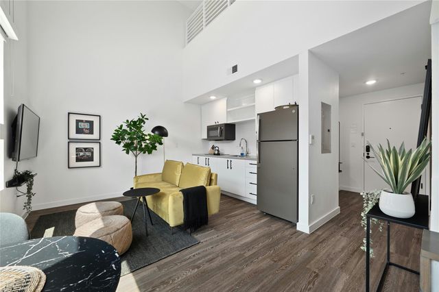 49 Navasota ST 216, Austin, TX 78702