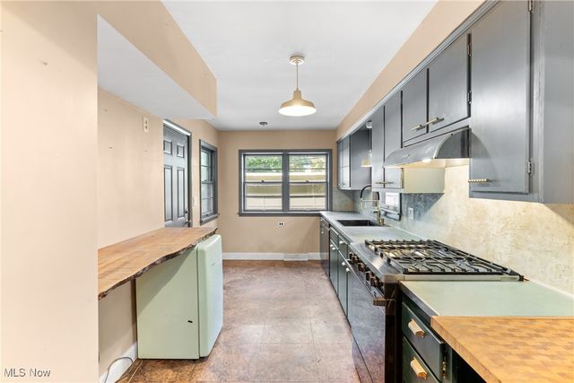 3007 Edgehill Road, Cleveland Heights, OH 44118