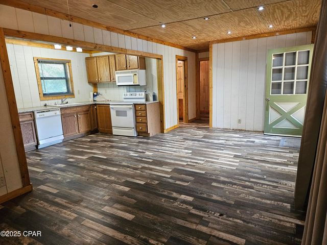 711 Heavener Lane, Southport, FL 32409