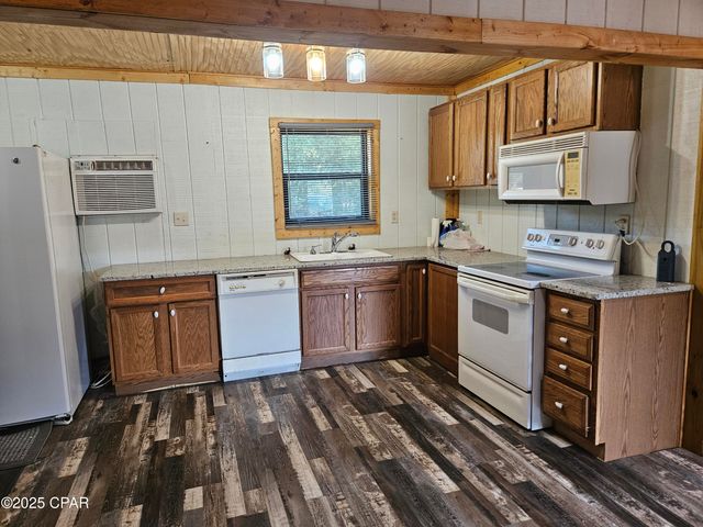 711 Heavener Lane, Southport, FL 32409