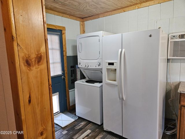 711 Heavener Lane, Southport, FL 32409