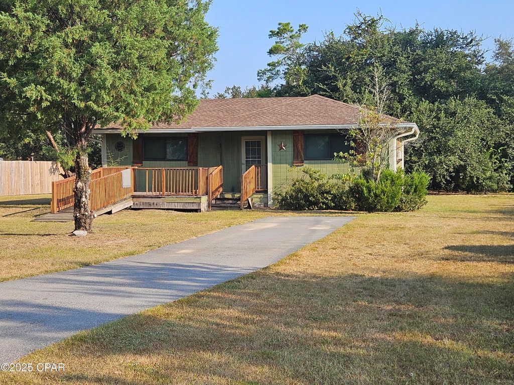 711 Heavener Lane, Southport, FL 32409